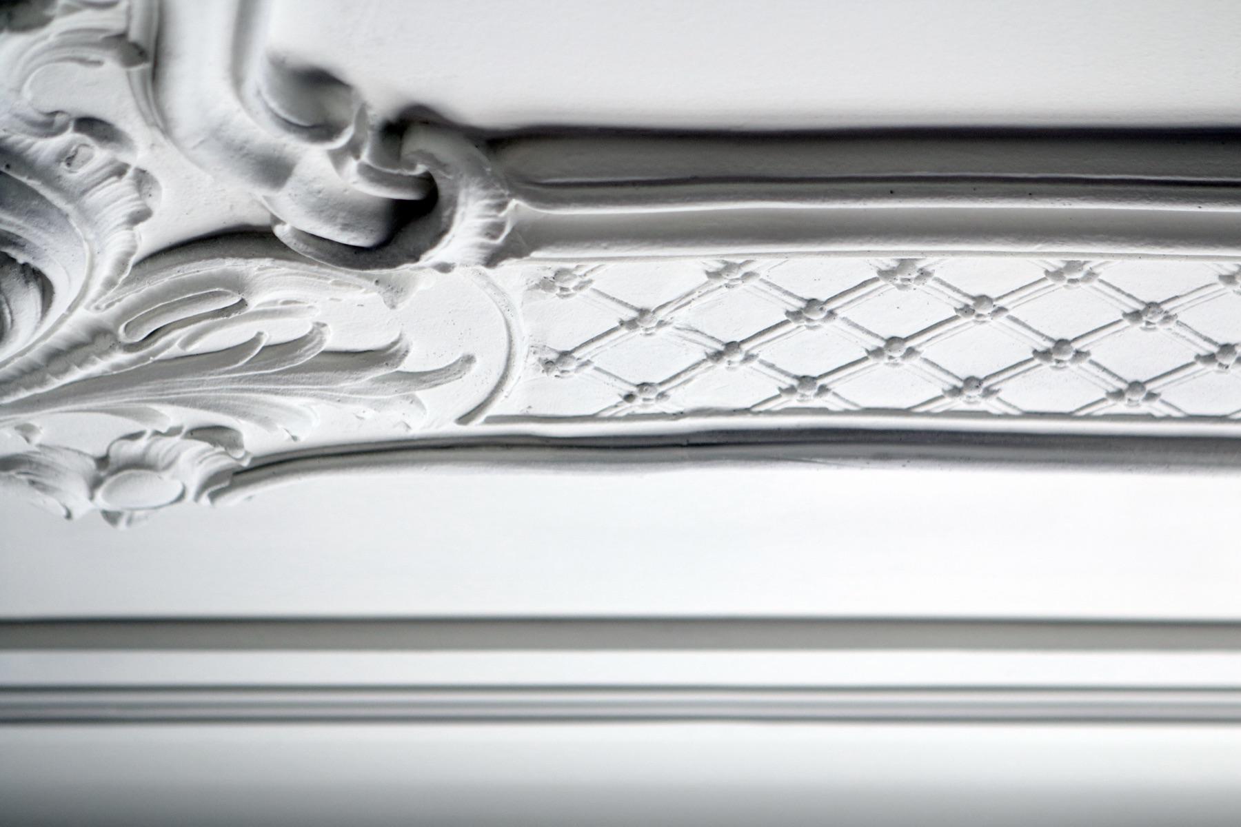 Close-up of plaster ornament — DeCorGips