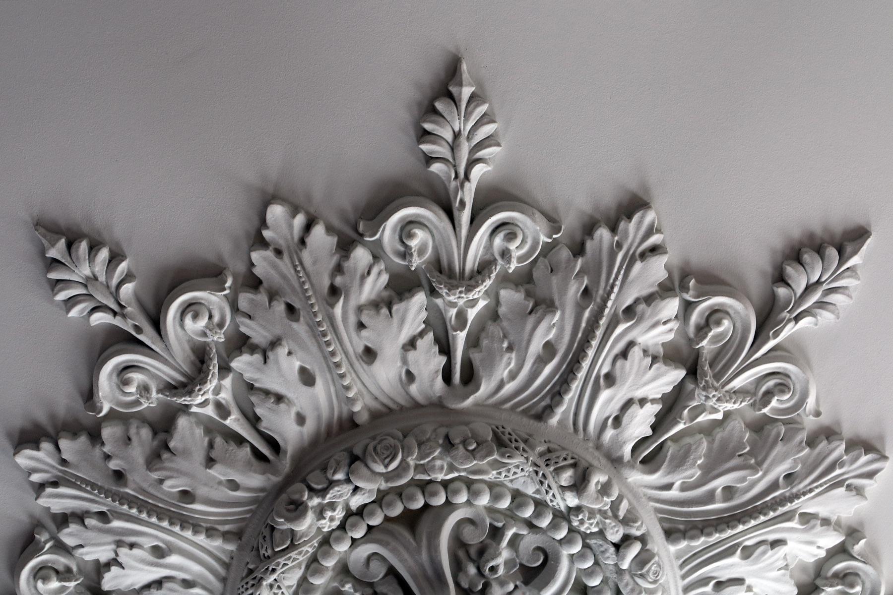 Close-up of plaster ornament — DeCorGips