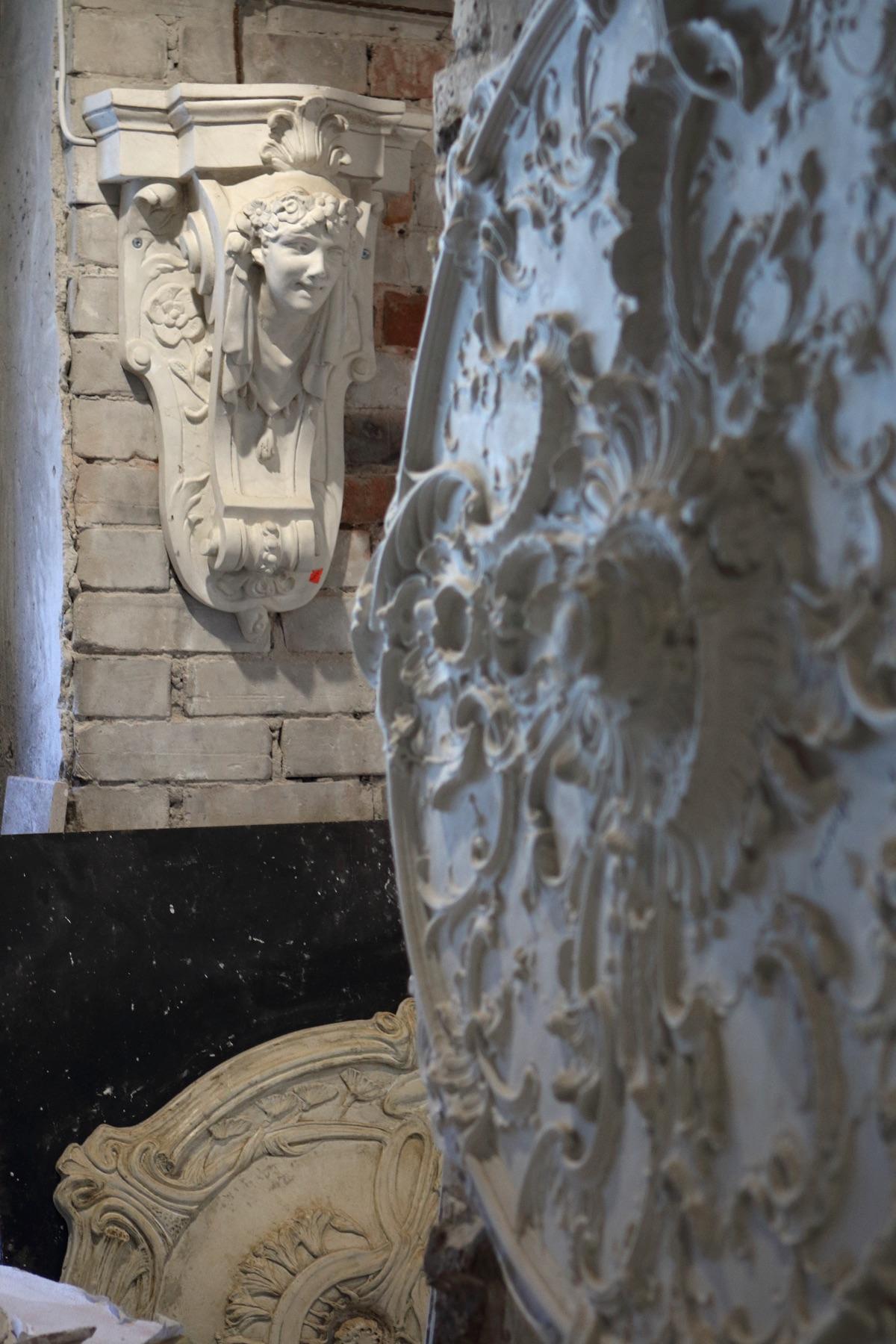 Decorative plaster element — DeCorGips