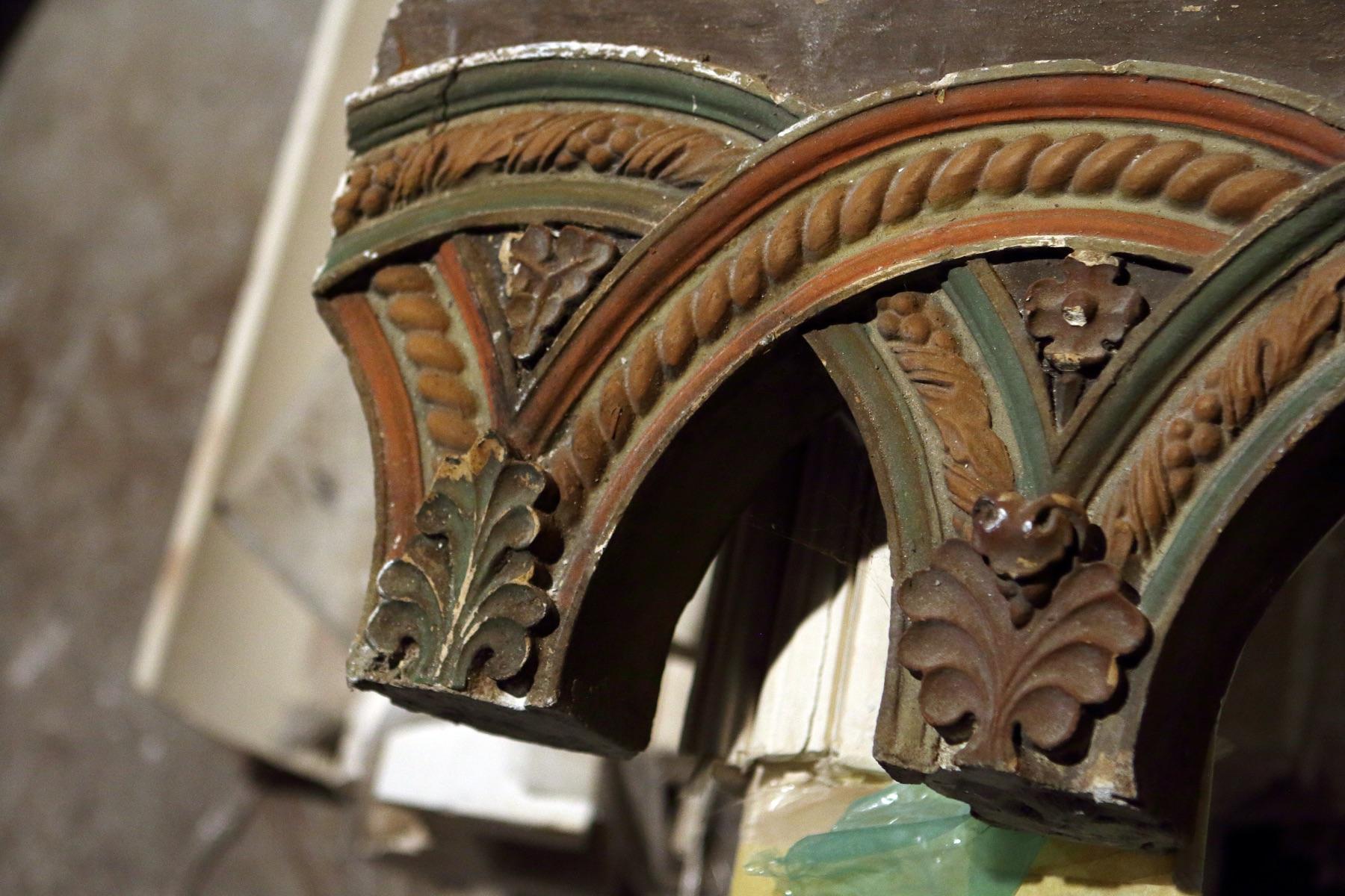 Close-up of plaster ornament — DeCorGips