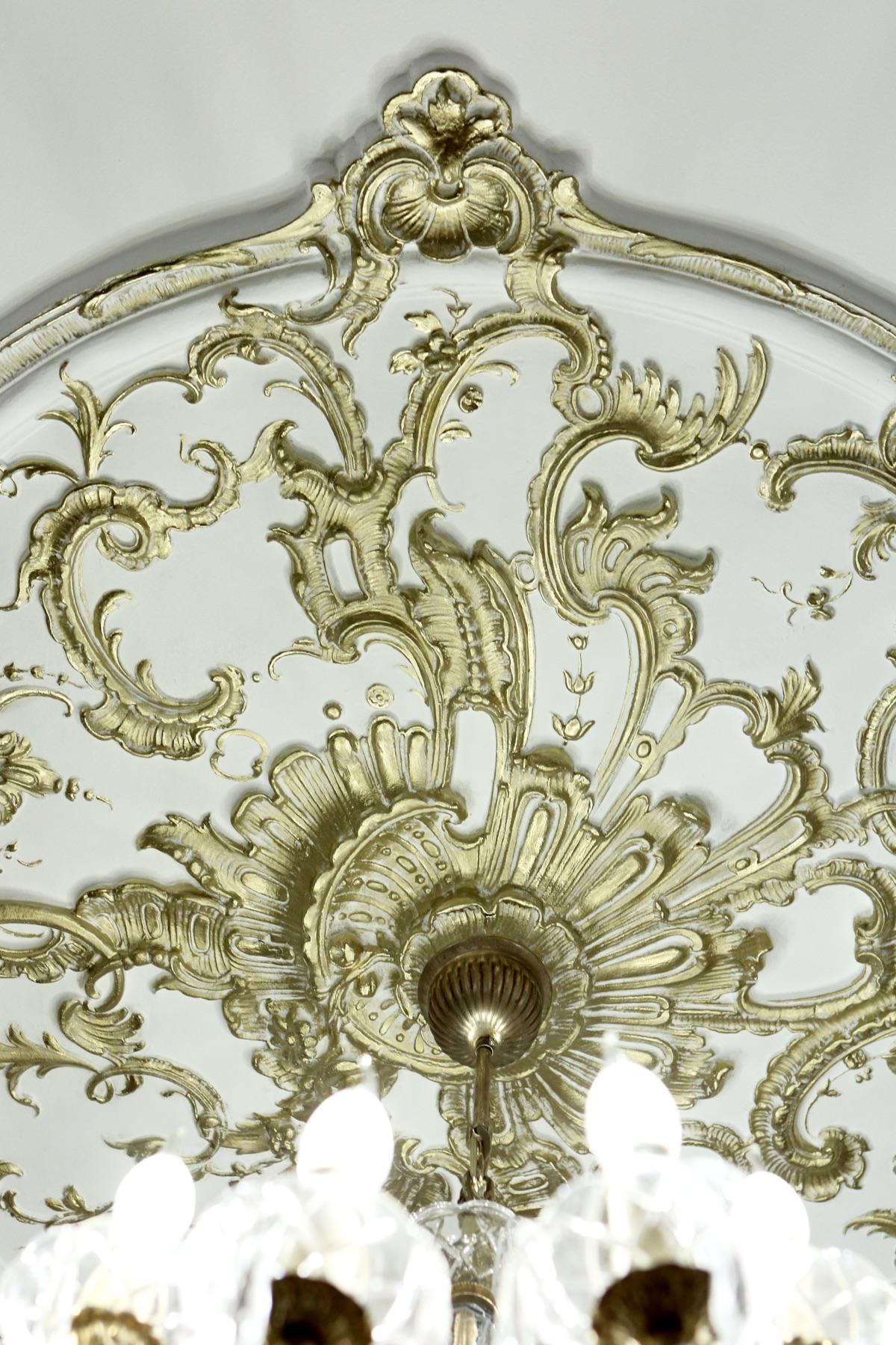 Close-up of plaster ornament — DeCorGips