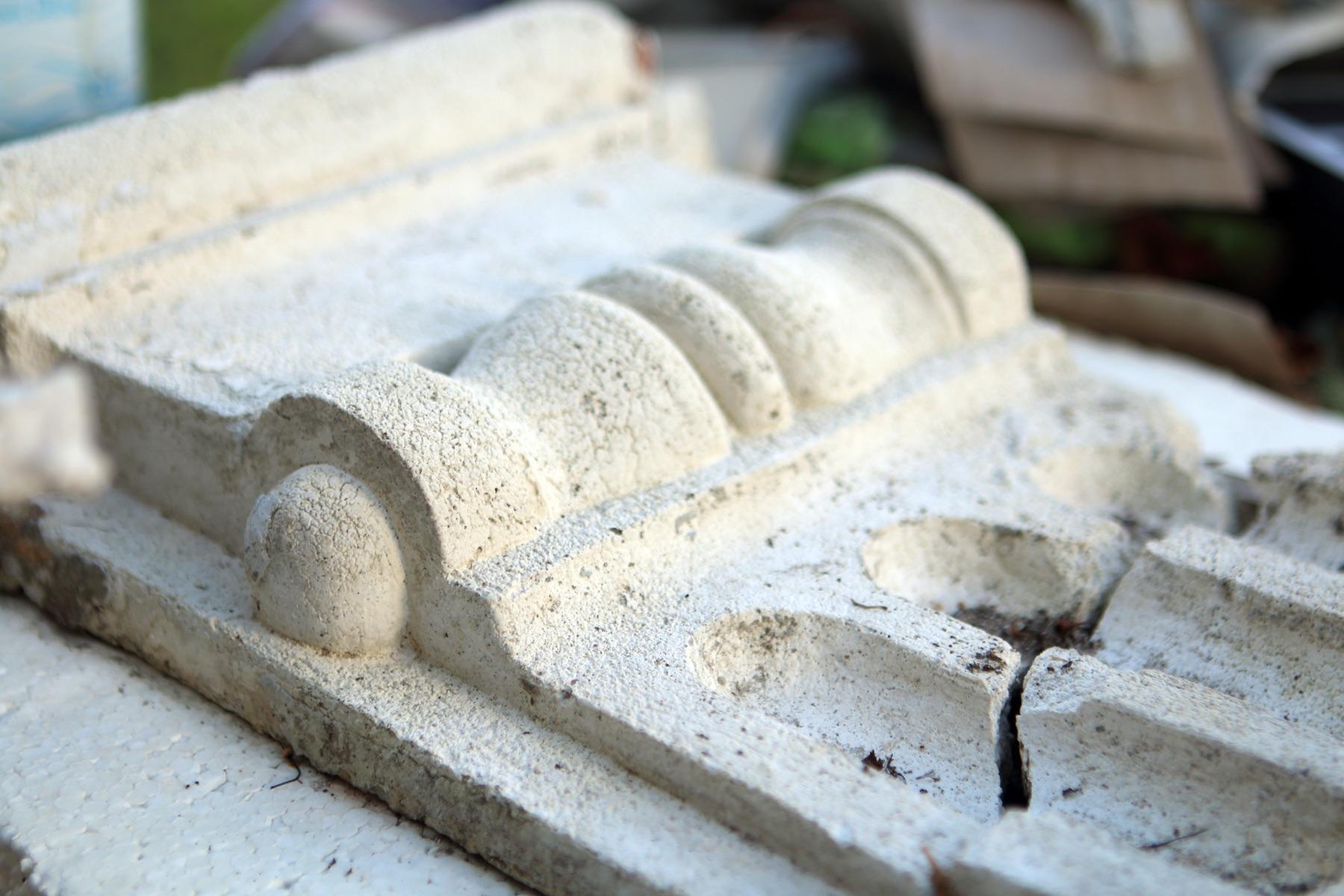 Close-up of plaster ornament — DeCorGips
