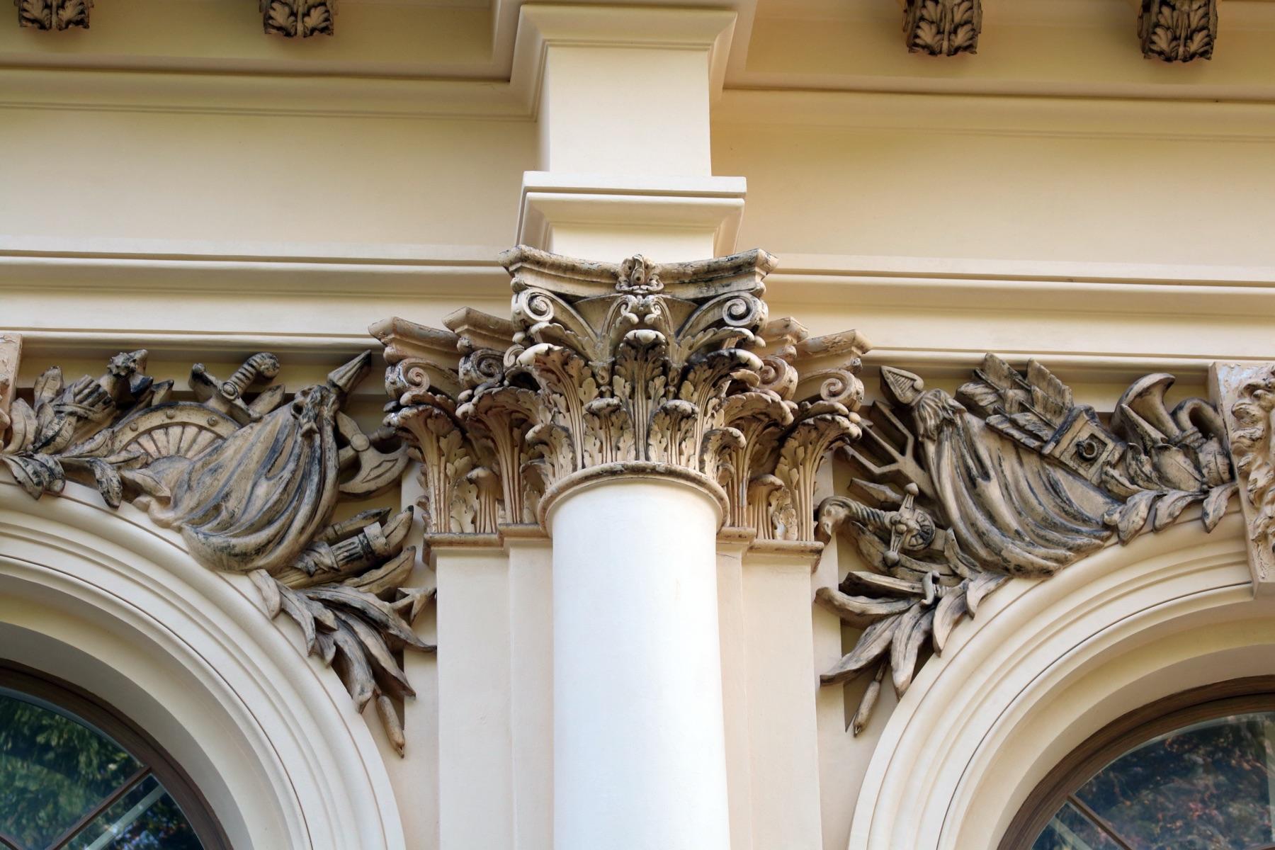 Plaster column or capital — DeCorGips