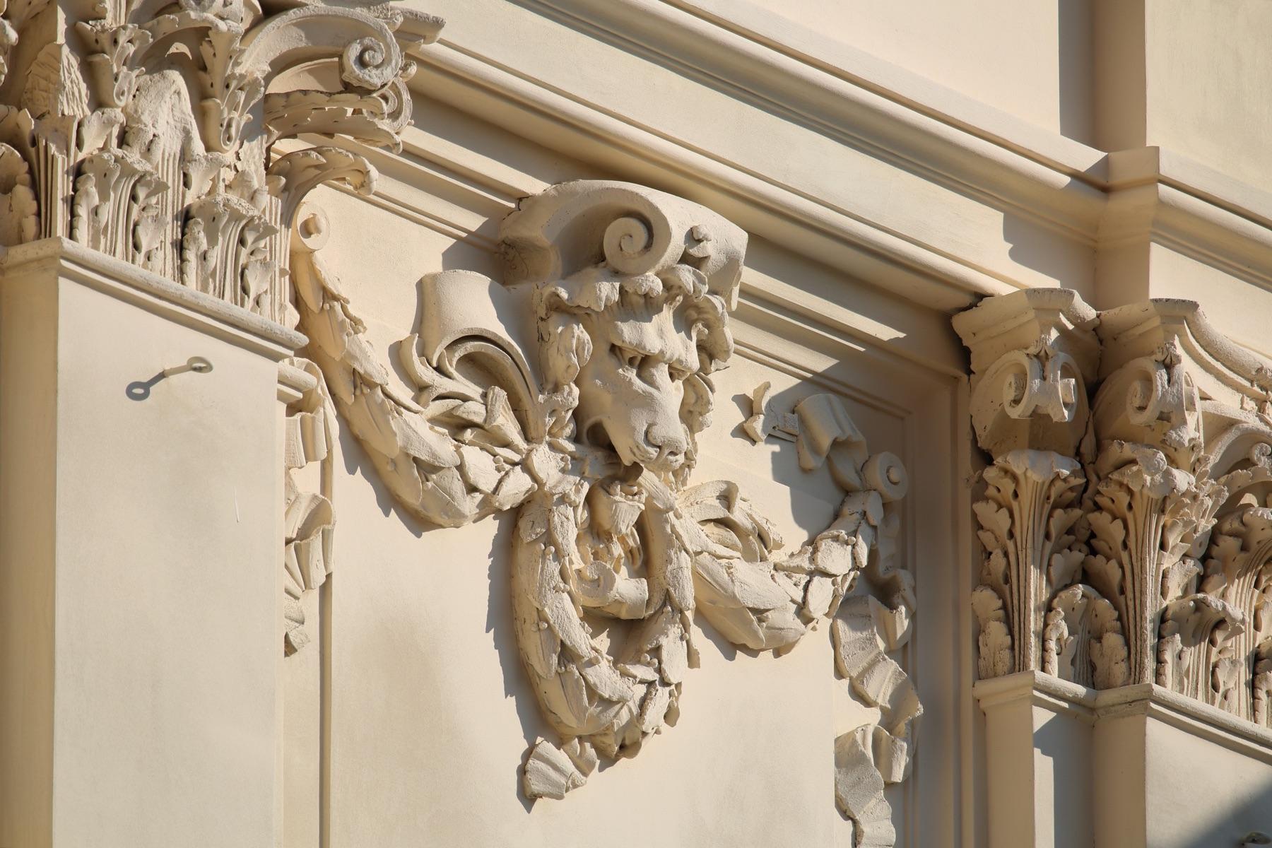 Decorative plaster element — DeCorGips