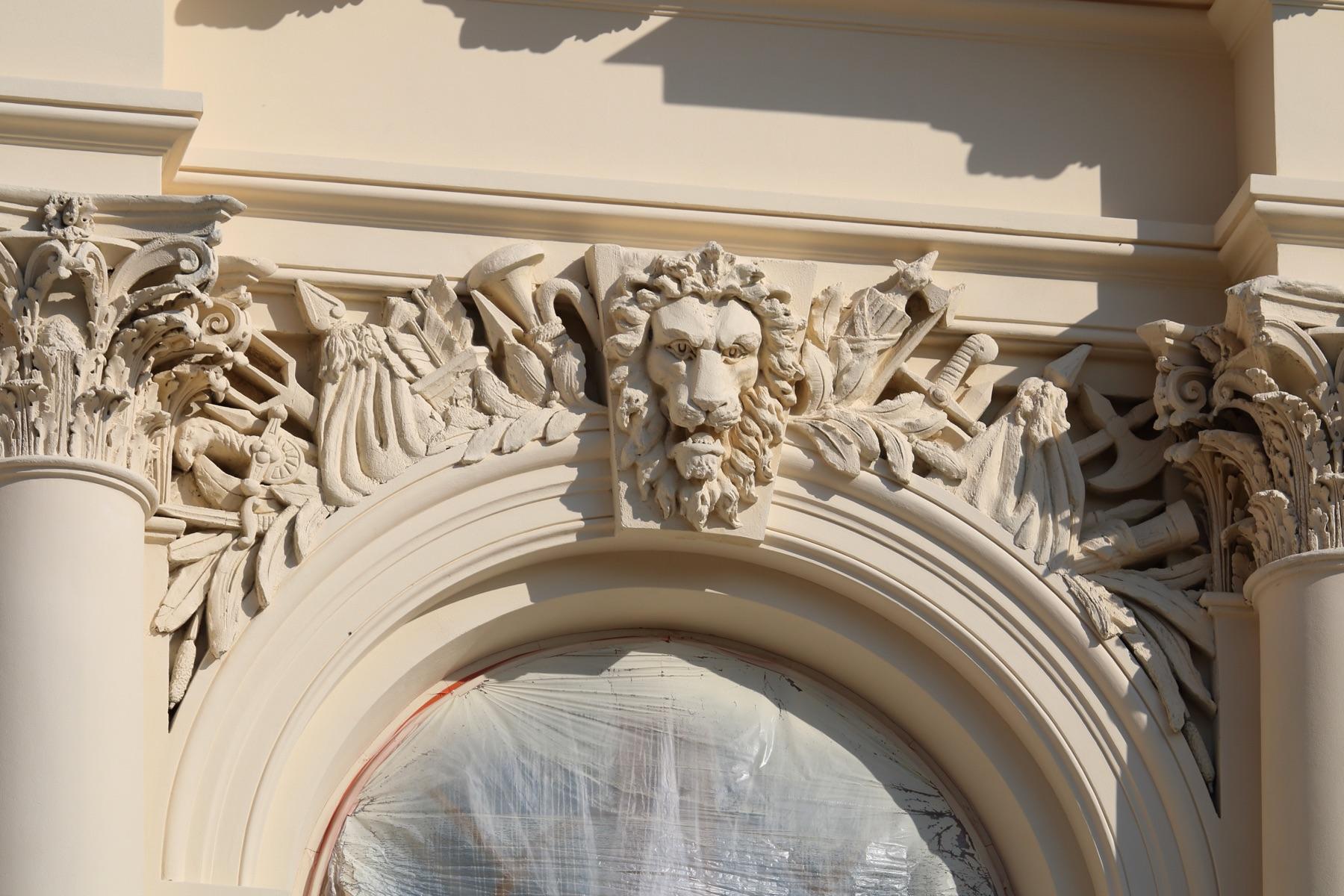 Decorative plaster element — DeCorGips