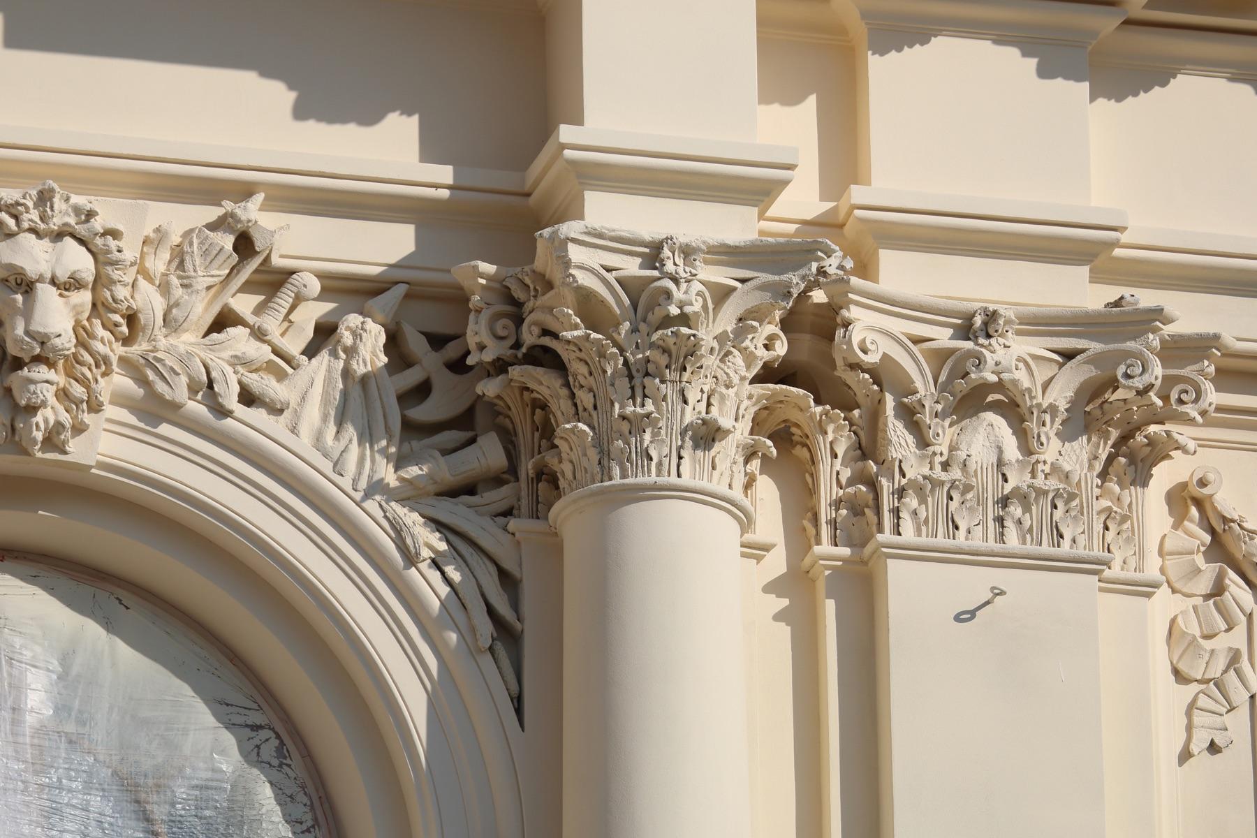 Plaster column or capital — DeCorGips